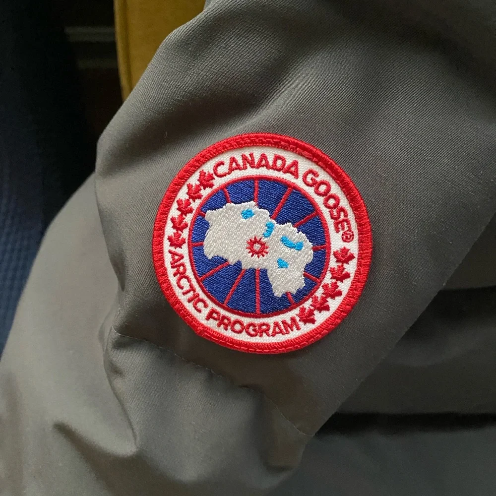 Canada Goose Mens MacMillan Slim Fit Hooded Parka - Picture 4 of 10